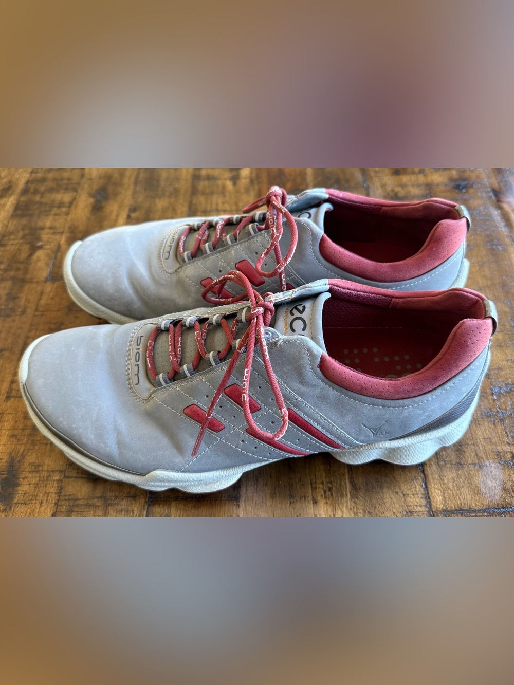 ECCO Hydromax Biom Golf Shoes • Stone Grey/Red • Men’s 9.5 • Spiked